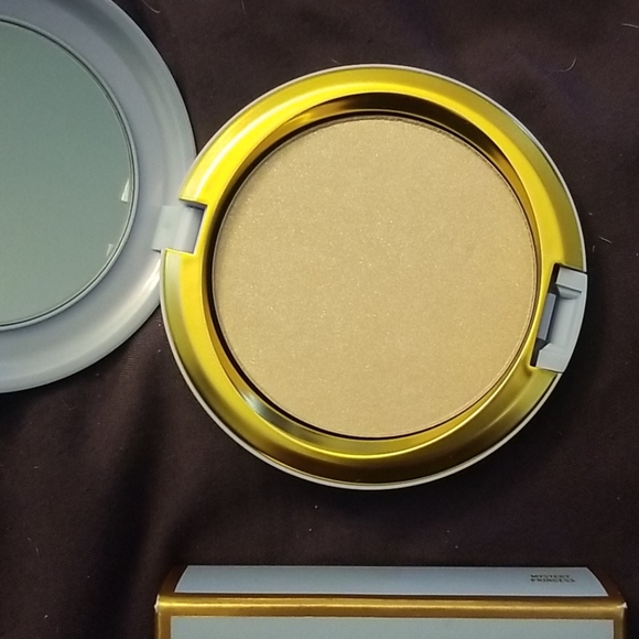 MAC Cinderella Mystery Princess Powder - Picture 2 of 4